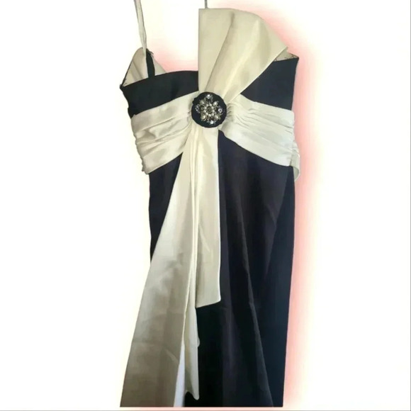 David's Bridal Gown Size 12 Floor length Strapless - Picture 6 of 14